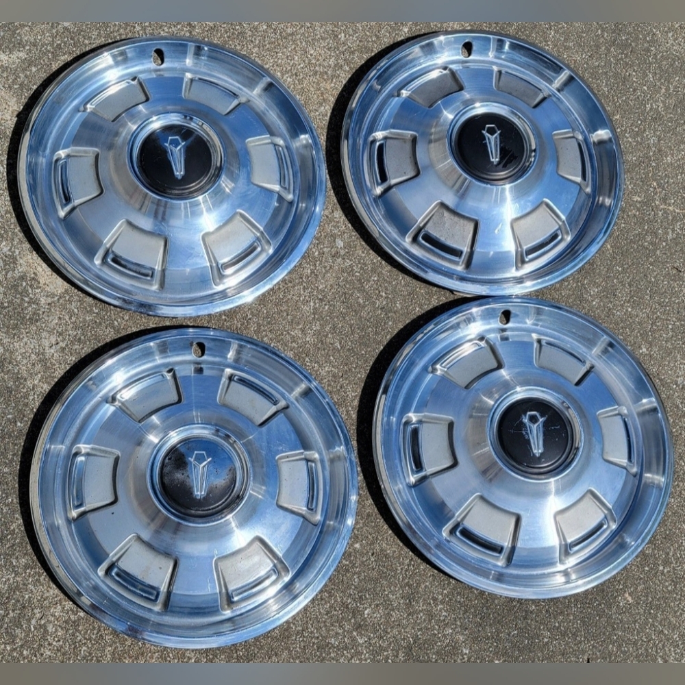 Vintage Plymouth Hub Caps: 1968 - 1972:  Barracuda, Satellite, Road Runner
